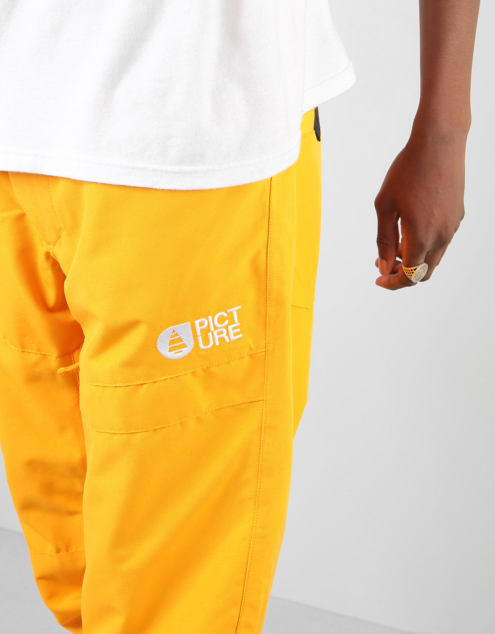 Picture Under Snowboard Pants - Yellow