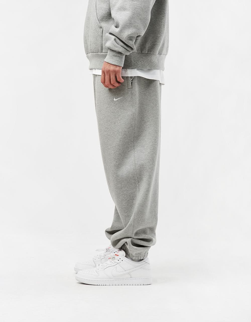 Nike Solo Swoosh Sweatpants - Dark Grey Heather/White