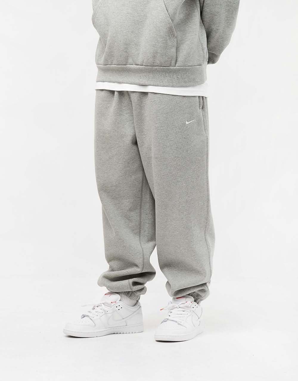 Nike Solo Swoosh Sweatpants - Dark Grey Heather/White