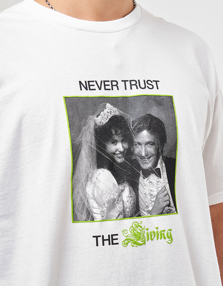 Welcome x Beetlejuice Trust T-Shirt - White