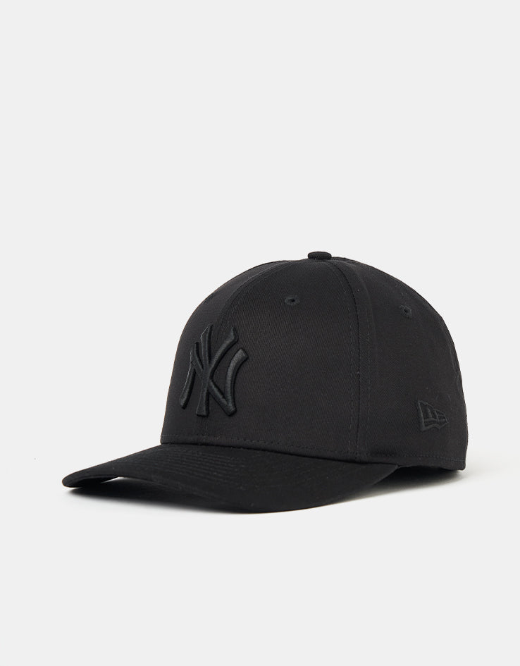New Era New York Yankees Monochrome 9Seventy® Snapback Cap - Black/Black