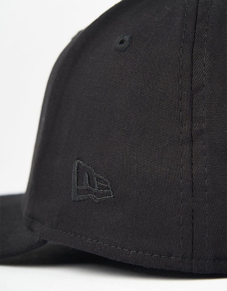 New Era New York Yankees Monochrome 9Seventy® Snapback Cap - Black/Black