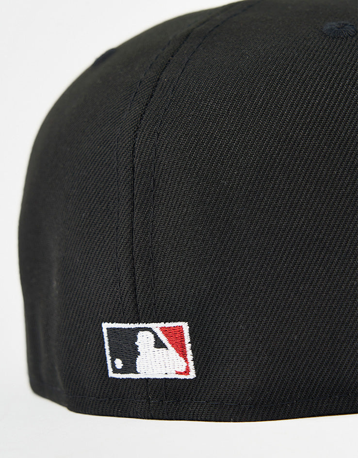 New Era Philadelphia Phillies Visor Clip 59Fifty® Fitted Cap - Black/Hot Red