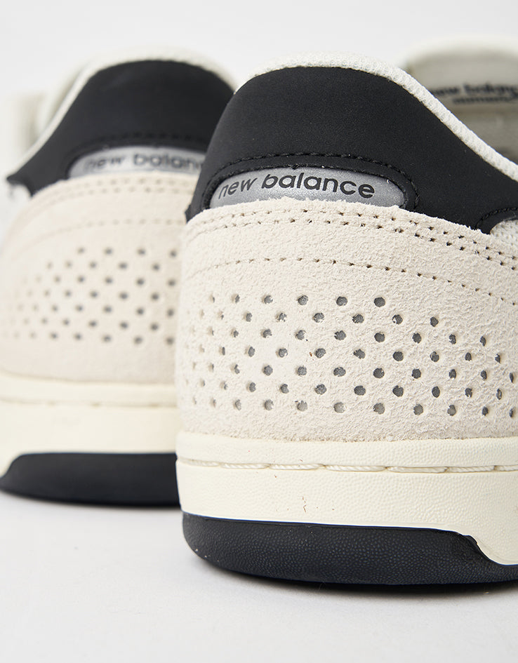 New Balance Numeric 440 V2 Skate Shoes - Sea Salt/Black