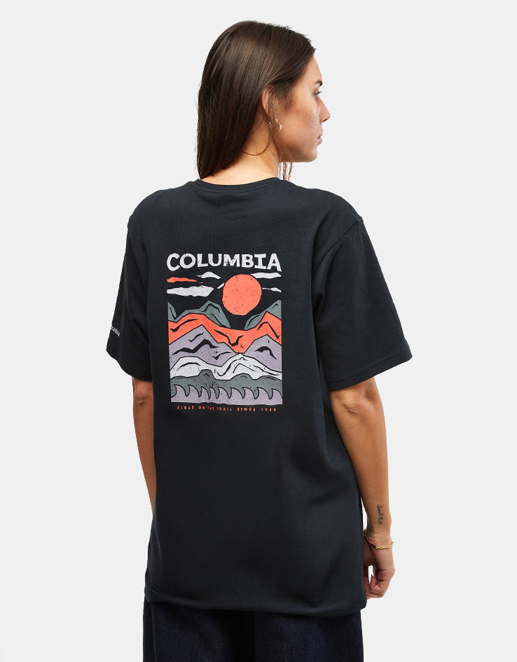 Columbia Explorers Canyon™ Back SS T-Shirt - Black/Peaks And Waves