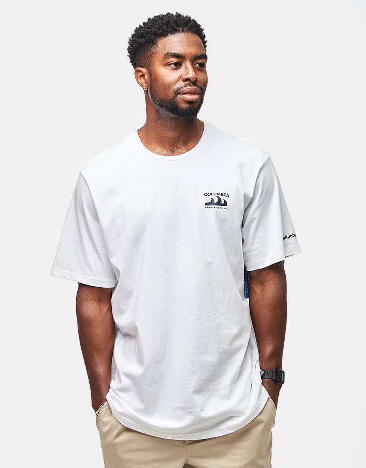 Columbia Explorers Canyon™ Back SS T-Shirt - White/Peaks And Waves