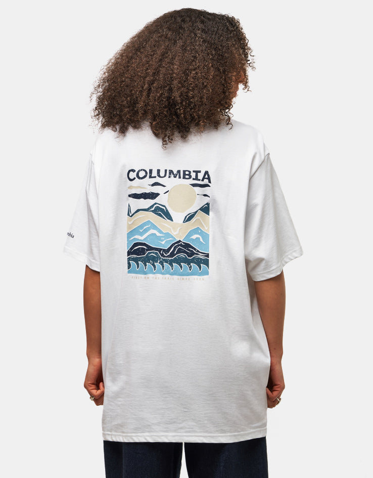 Columbia Explorers Canyon™ Back SS T-Shirt - White/Peaks And Waves