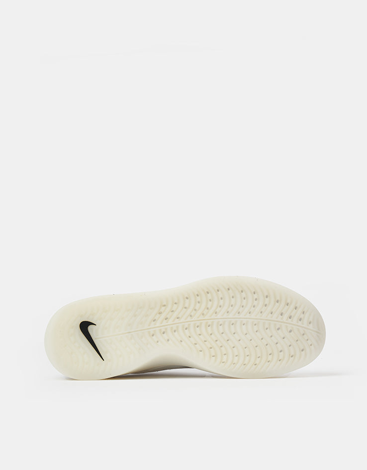 Nike SB Zoom Nyjah 4 Skate Shoes - White/Black-White-Black