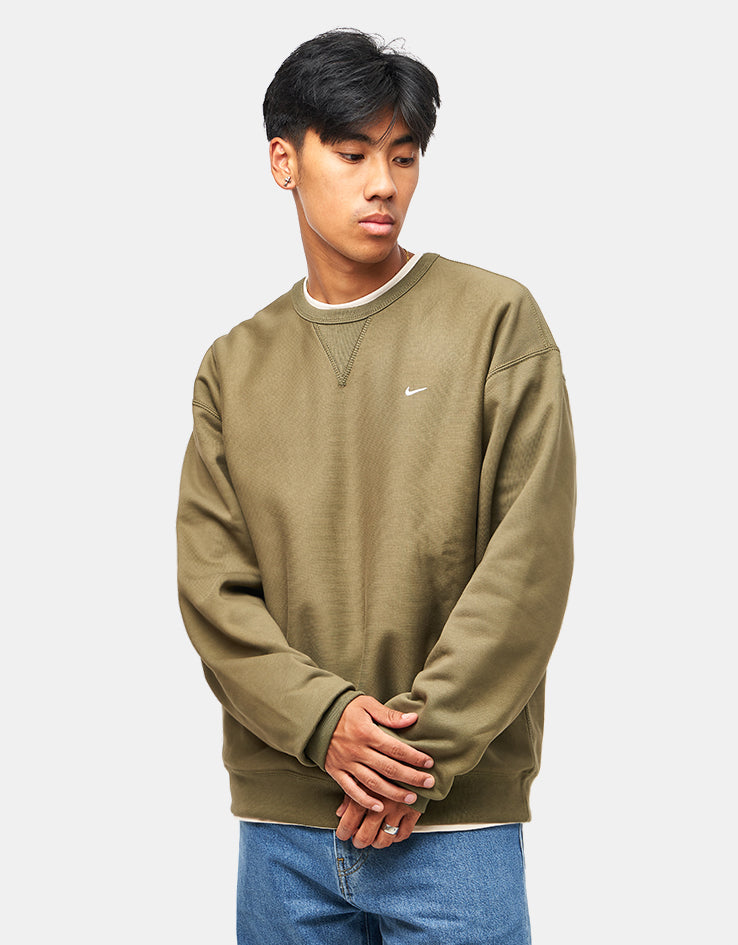 Nike Solo Swoosh Crew - Medium Olive/Medium Olive/White