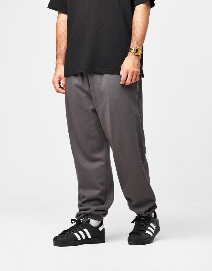 The North Face Expedition Celebration Relaxed Sweatpant - Anthracite Grey