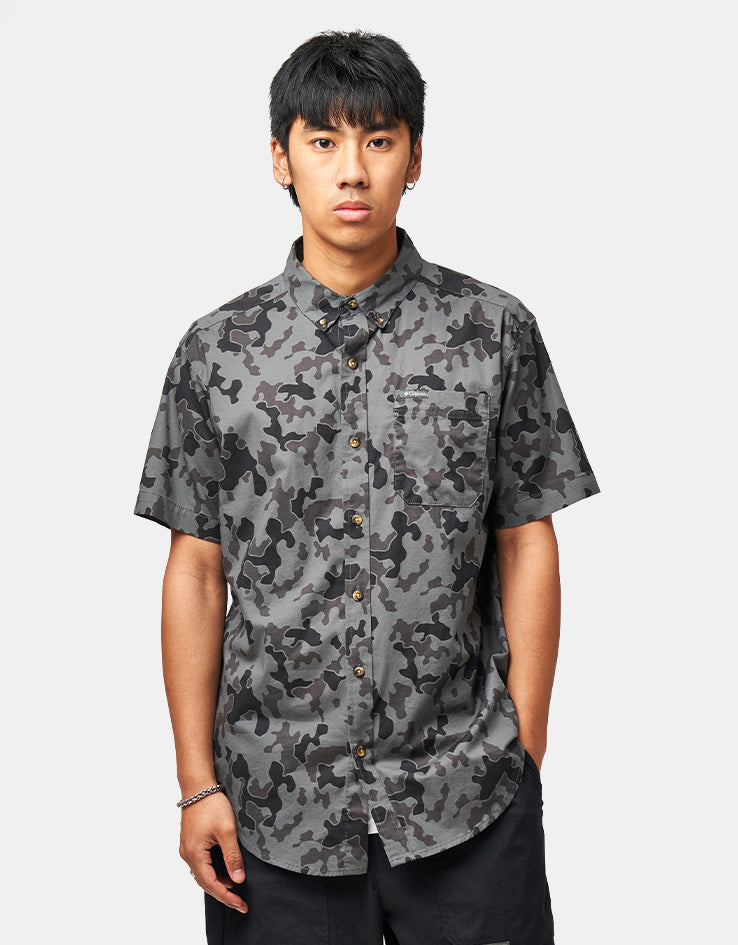 Columbia Rapid Rivers™ Printed S/S Shirt - Charcoal/Midrange Camo