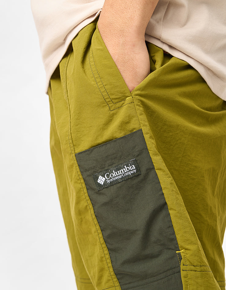 Columbia Sequoia Grove™ Woven Shorts - Mossy Green/Greenscape