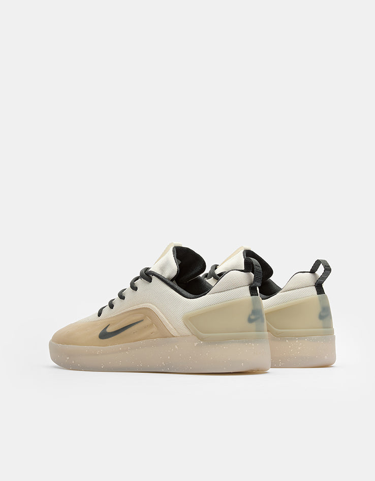 Nike SB Zoom Nyjah 4 Skate Shoes - Desert Khaki/Dk Smoke Grey