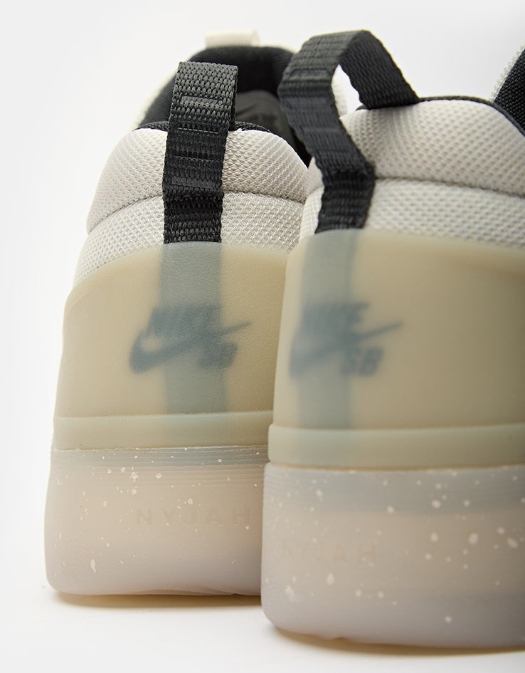 Nike SB Zoom Nyjah 4 Skate Shoes - Desert Khaki/Dk Smoke Grey