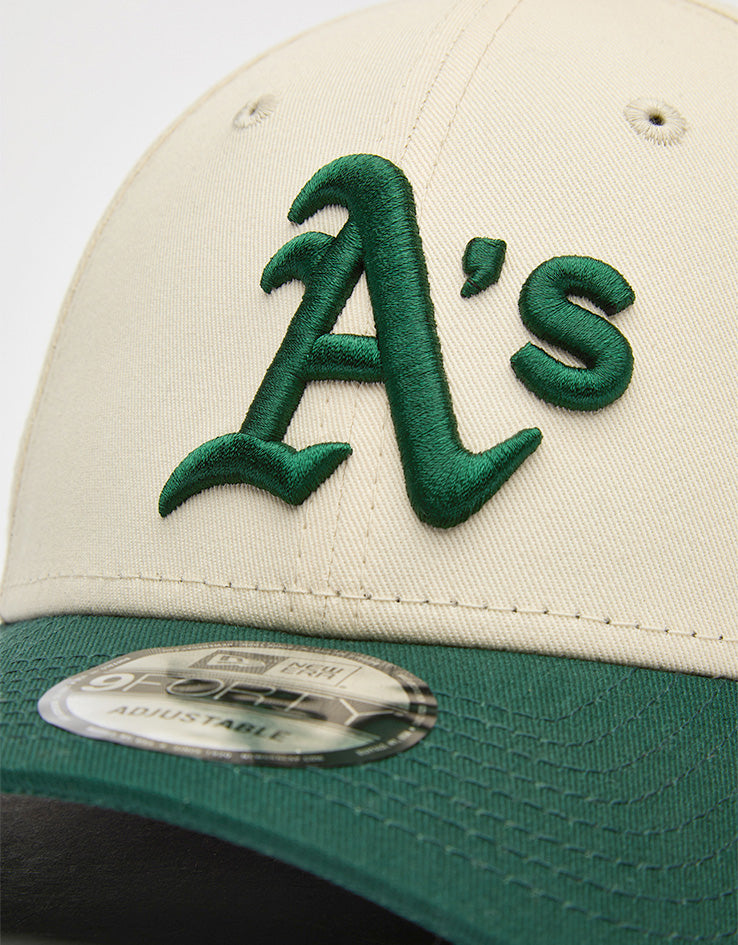New Era Oakland A-s Colour Block 9FORTY® Strapback Cap - Light Cream/Dark Green