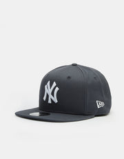 New Era New York Yankees League Essential 9FIFTY® Snapback Cap - Grey/White