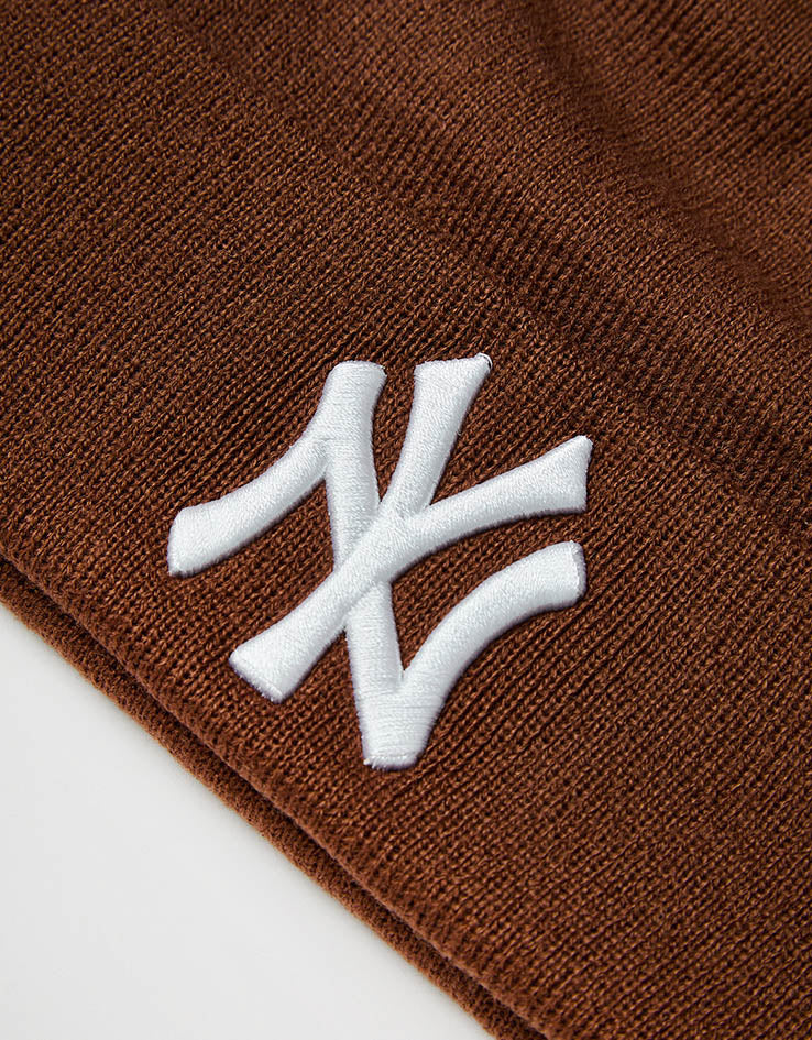 New Era New York Yankees League Essential Beanie - Deep Auburn