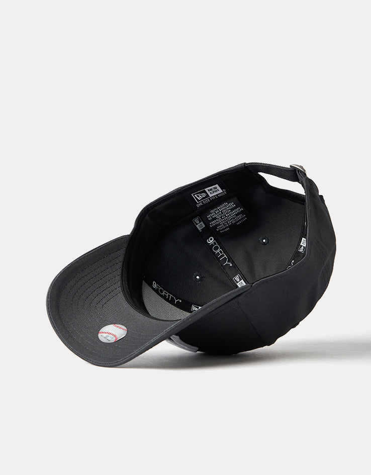 New Era New York Yankees League Essential 9FORTY® Strapback Cap - Charcoal