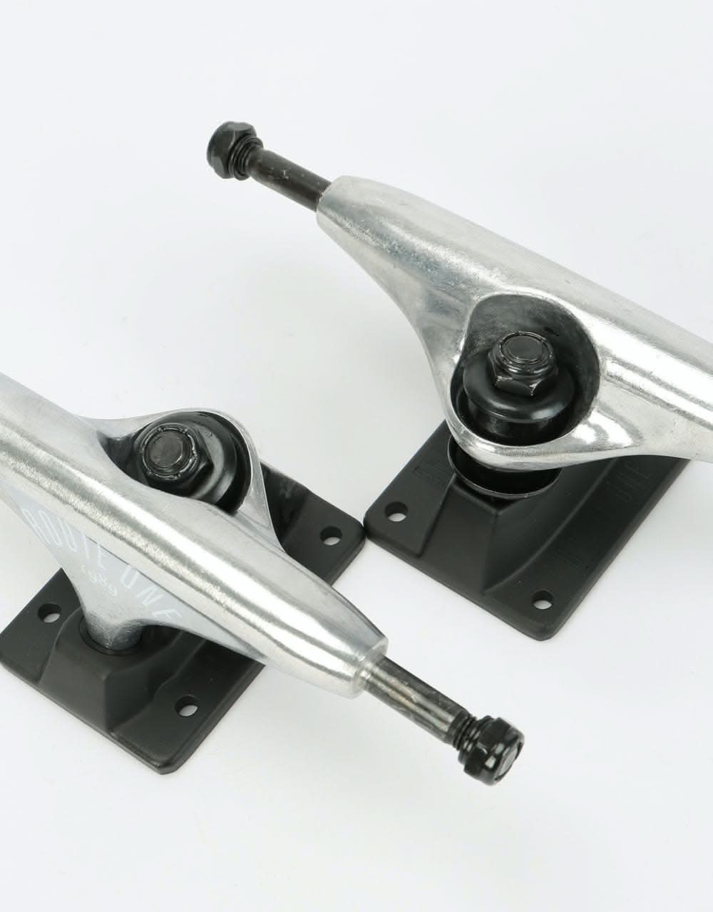 Route One Arch Logo 5.0 Low Team Trucks